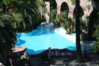 Kolam Renang Hotel Residence Moneglia