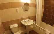 Toilet Kamar 7 The Newmarket Inn