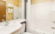 In-room Bathroom 2 Microtel Inn & Suites by Wyndham Dickson City/Scranton