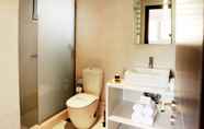 Toilet Kamar 7 Sikyon Coast Hotel & Resort