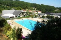 สระว่ายน้ำ Terres de France - Les Hameaux de Correze