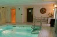 Swimming Pool Hotel Quellenhof