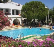 สระว่ายน้ำ 7 Yildiz Hotel