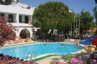 สระว่ายน้ำ Yildiz Hotel