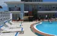 Kolam Renang 5 Beachside Resort Motel