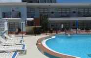 สระว่ายน้ำ 5 Beachside Resort Motel
