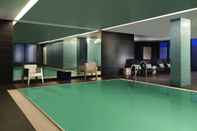 Swimming Pool Adina Apartment Hotel Hamburg Michel