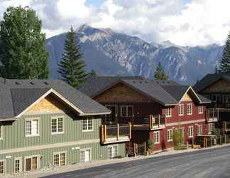 Exterior 2 Aspens at Kicking Horse Mountain Resort