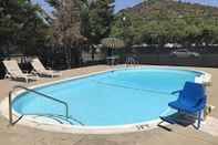 Swimming Pool Klamath Motor Lodge