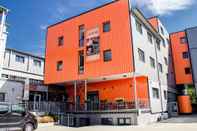 Exterior Orange Hotel und Apartments