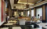Lobi 4 Goldfinch Hotel Delhi NCR