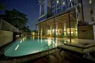 Swimming Pool Goldfinch Hotel Delhi NCR