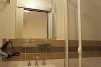 In-room Bathroom Snooze Inn Fortitude Valley