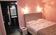 Bedroom 2 Hôtel Arc en Ciel et SPA - Les Sables d'Olonne