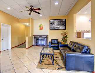 Lobby 2 Super 8 by Wyndham Macon West