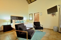 Kamar Tidur Royale Marlothi Safari Lodge