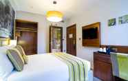 Bilik Tidur 4 Seraphine Kensington Olympia Hotel