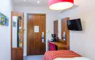 Kamar Tidur 5 Seraphine Kensington Olympia Hotel