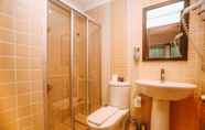 In-room Bathroom 5 Hadrianus Hotel