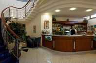 Bar, Kafe dan Lounge Hotel Riva del Sole