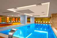 Swimming Pool The Green Park Pendik