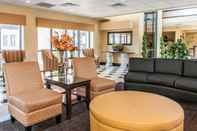 Lobby Quality Inn & Suites