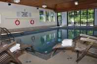 Swimming Pool Calabogie Peaks Hotel, Ascend Hotel Collection