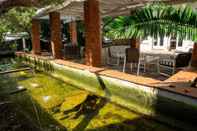 Kolam Renang The Saint James on Venice Luxury Guest House