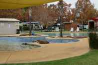 Swimming Pool Discovery Parks - Maidens Inn