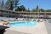 Swimming Pool Mt Madison Inn & Suites