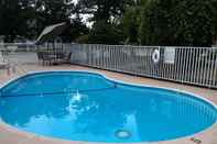 Swimming Pool Willow Tree Inn