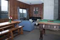 Entertainment Facility Pinedale Lodge & Apartment