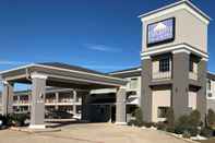 Exterior Executive Inn & Suites Joaquin