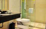 Toilet Kamar 5 Ying Ge Hai Holiday Hotel