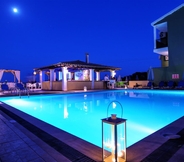 Kolam Renang 2 Corfu Aquamarine Hotel
