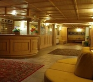 Lobby 7 Boscone Suite Hotel