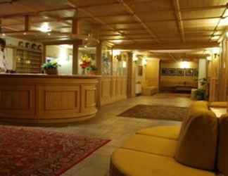 Lobi 2 Boscone Suite Hotel
