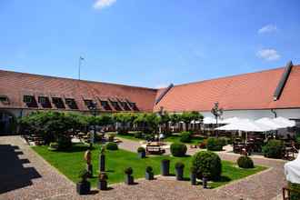 Exterior 4 Hotel Schloss Reinach