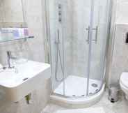 Toilet Kamar 3 Chelsea Bridge Apartments