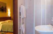 In-room Bathroom 3 Hotel Elefante Bianco