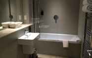 In-room Bathroom 4 Orsett Hall Hotel