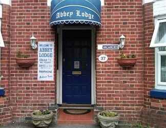 Exterior 2 Abbey Lodge