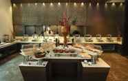 ร้านอาหาร 2 Ramada by Wyndham Gurgaon Central