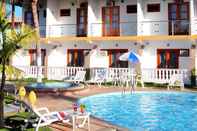 Kolam Renang Benko's Praia Hotel