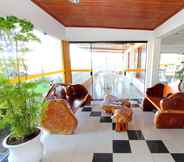 Lobby 2 Benko's Praia Hotel