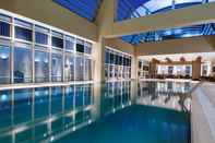 Swimming Pool Grand Millennium Al Wahda