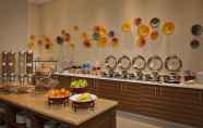 ร้านอาหาร 5 Residence Inn Arlington Capital View