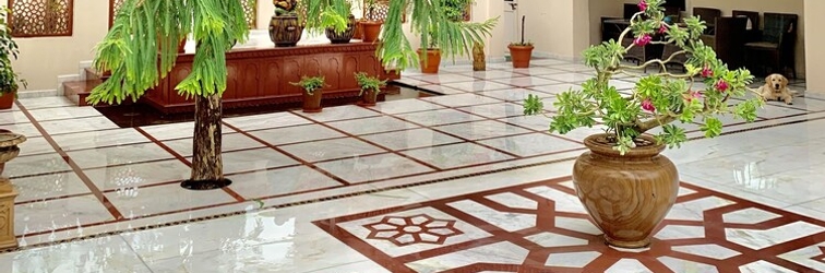 Lobby Suryaa Villa - A City Centre Hotel