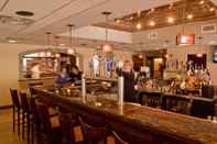 Quầy bar, cafe và phòng lounge The Tamarack Club
