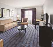 Common Space 4 La Quinta Inn & Suites by Wyndham Hinesville - Fort Stewart